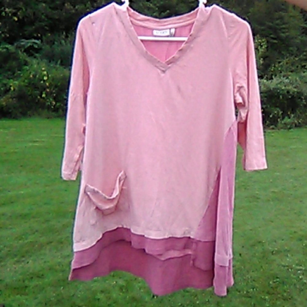 Logo Asymmetrical Tee Shades of Pink small petite